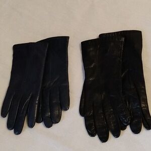 Lovely genuine leather gloves, ladies small (fit like sz 6)